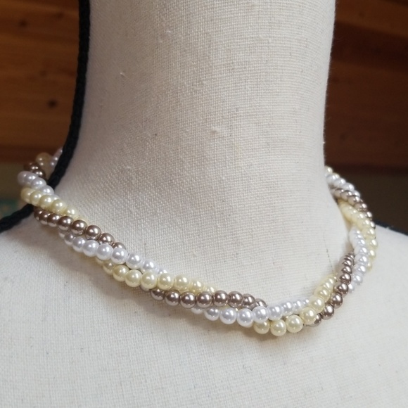 Vintage AVON Triple Strand Faux Pearl Necklace - Picture 4 of 8